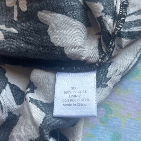 Evereve | Winona  Floral Midi V-Neck Black & White Silky Dress Size Small - Picture 11 of 11